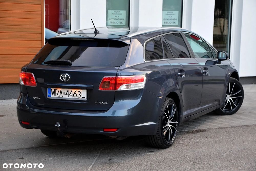 Toyota Avensis 1.8 Sol - 13