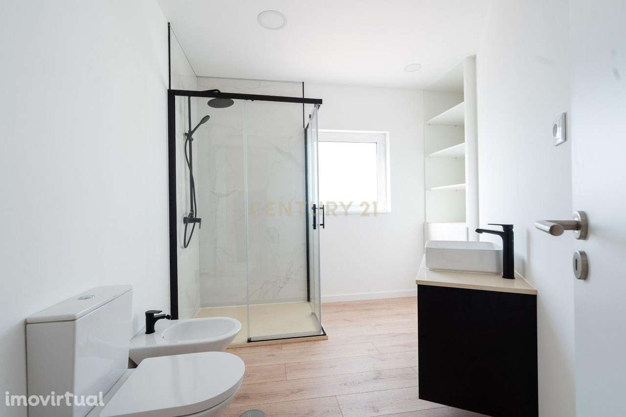 Moradia T3 em estado nova com pátio,churrasco coberto e vista panorâmi - Grande imagem: 4/47