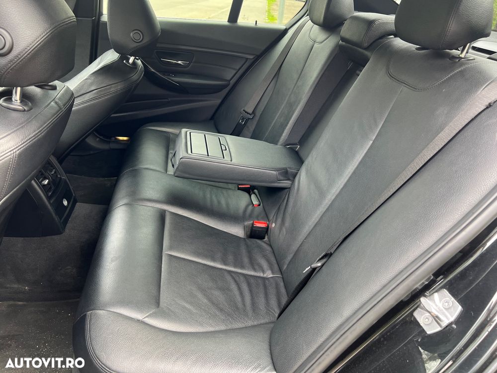 BMW Seria 3 320d Aut. Sport Line - 11