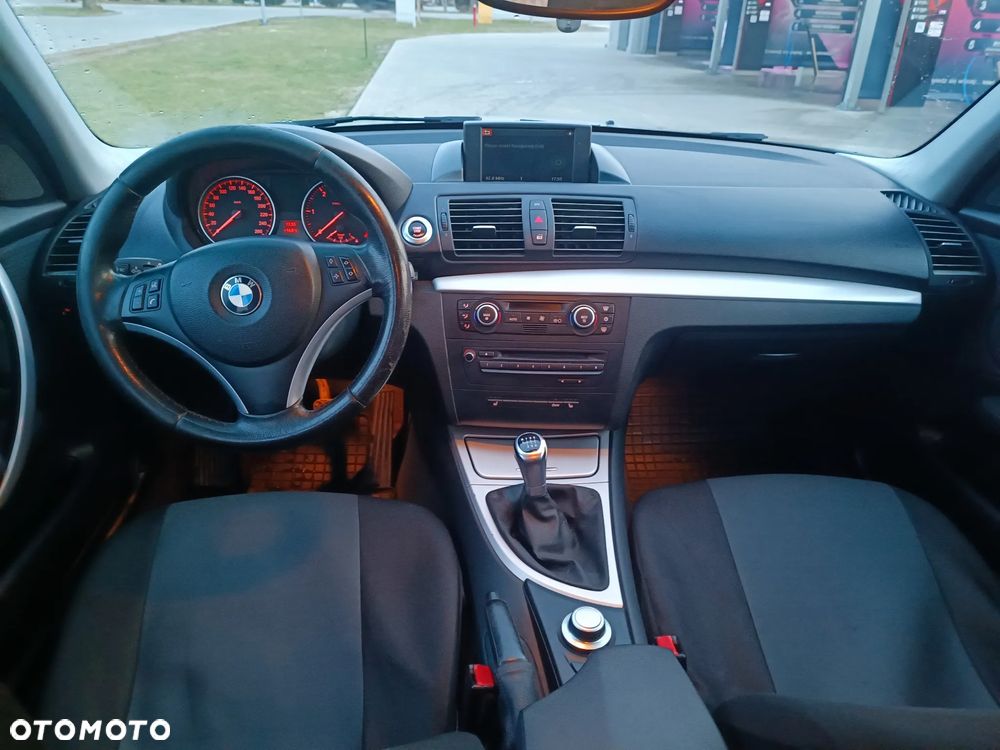 BMW Seria 1 120d - 11
