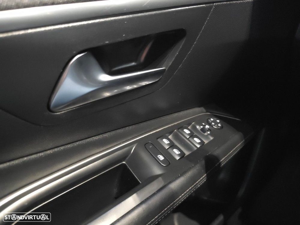 Peugeot 3008 1.5 BlueHDi Allure Pack EAT8 - 26