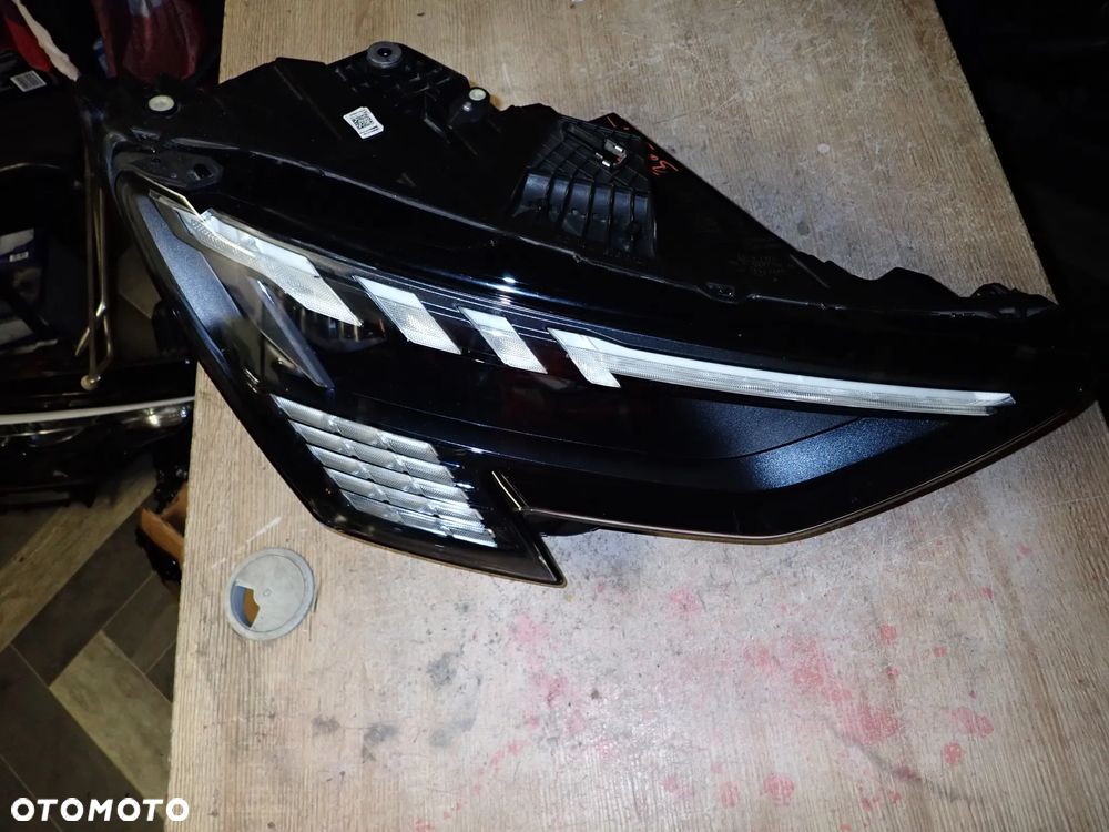 AUDI S3 8Y LAMPA PRAWY PRZÓD EUROPA 8Y0941036F - 1