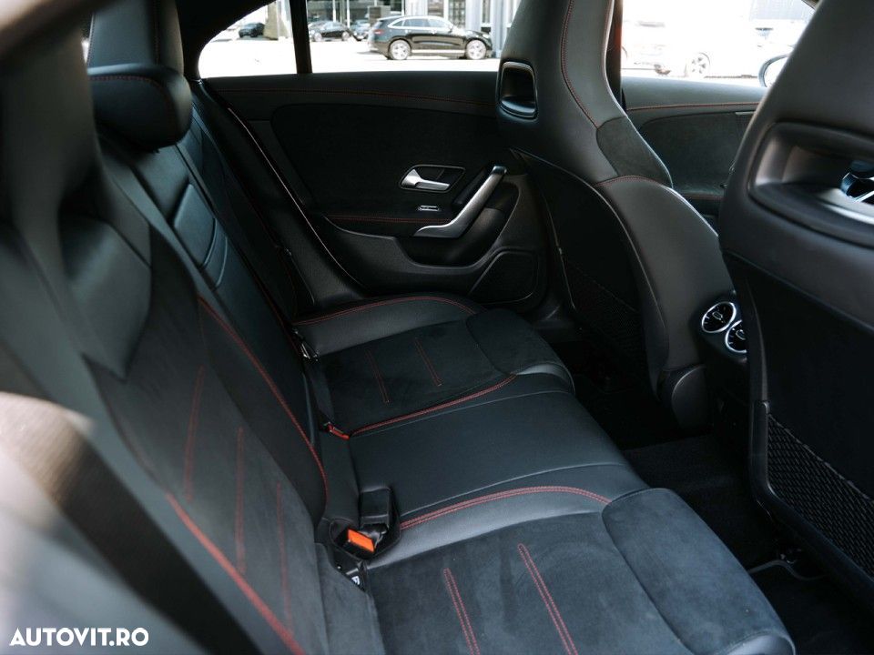 Mercedes-Benz CLA - 12