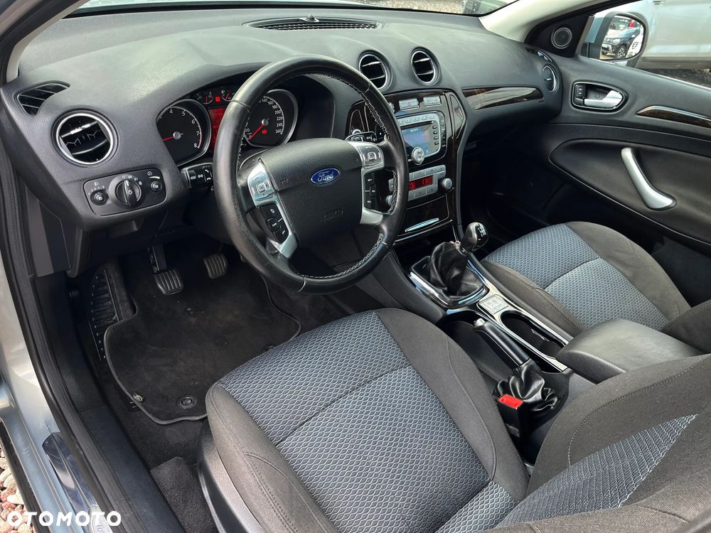 Ford Mondeo 2.0 Ghia - 17