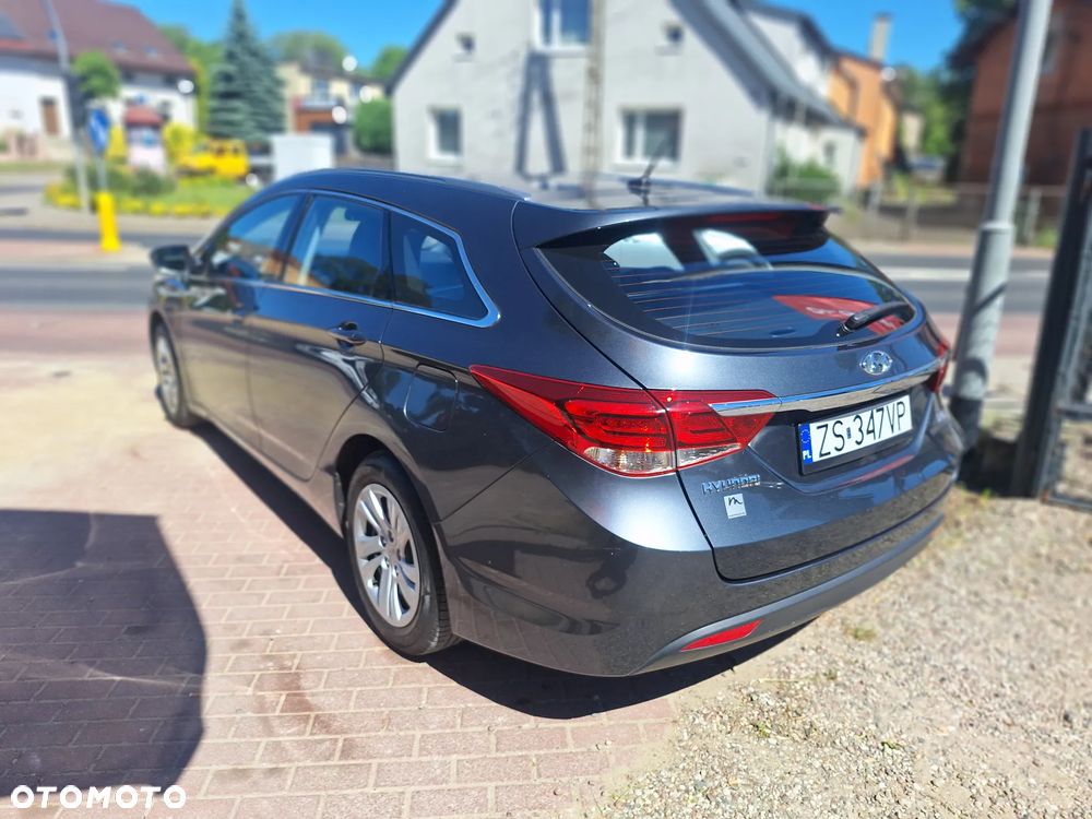 Hyundai i40 Kombi blue 1.6 Trend - 9