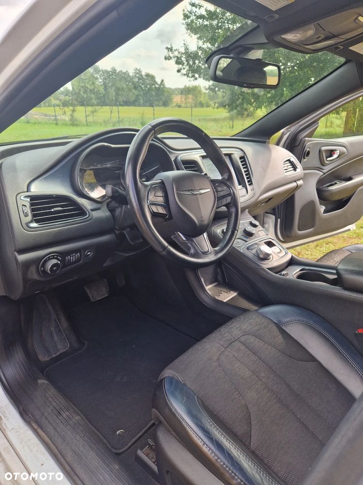 Chrysler 200 - 6