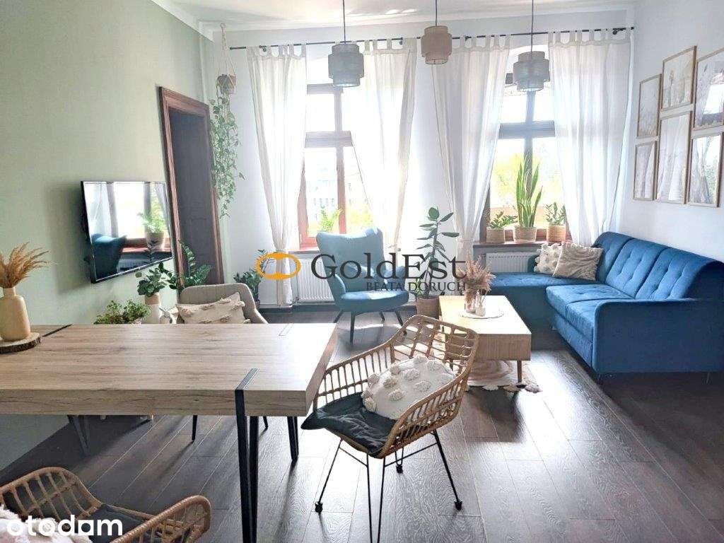 Przestronne mieszkanie w kamienicy z balkonem!