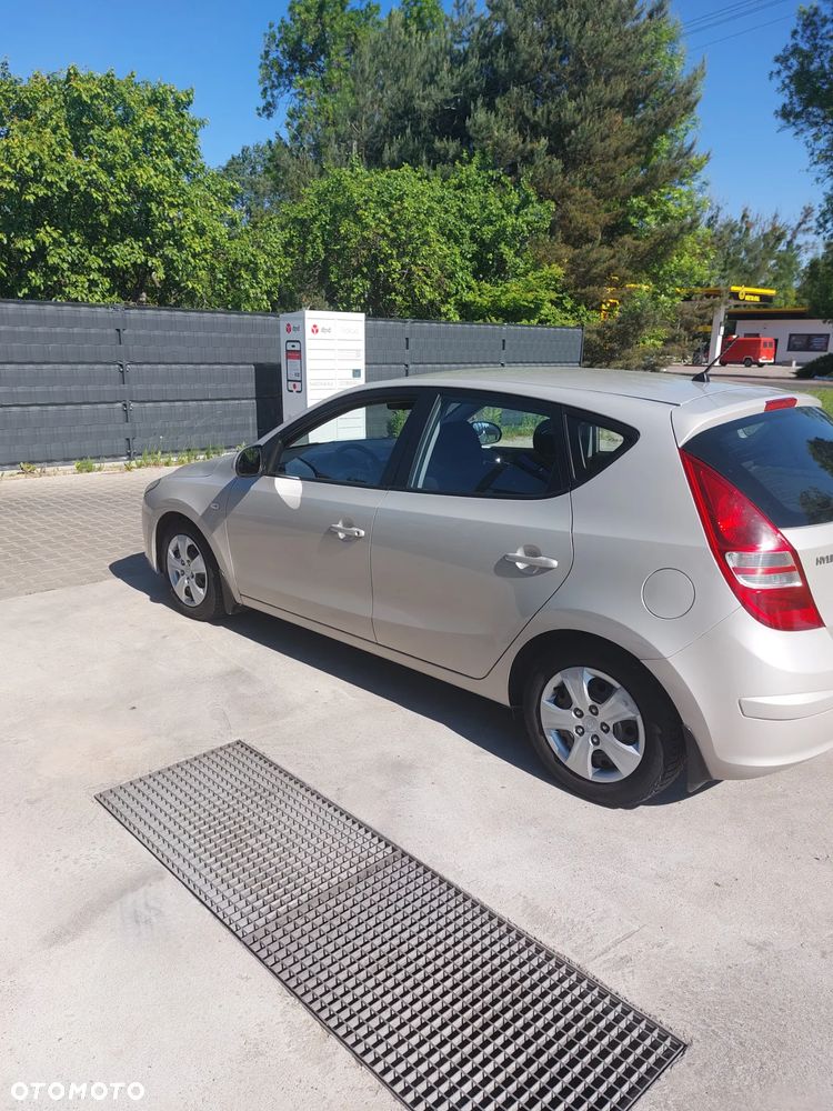 Hyundai i30 1.6 Comfort EU5 - 2