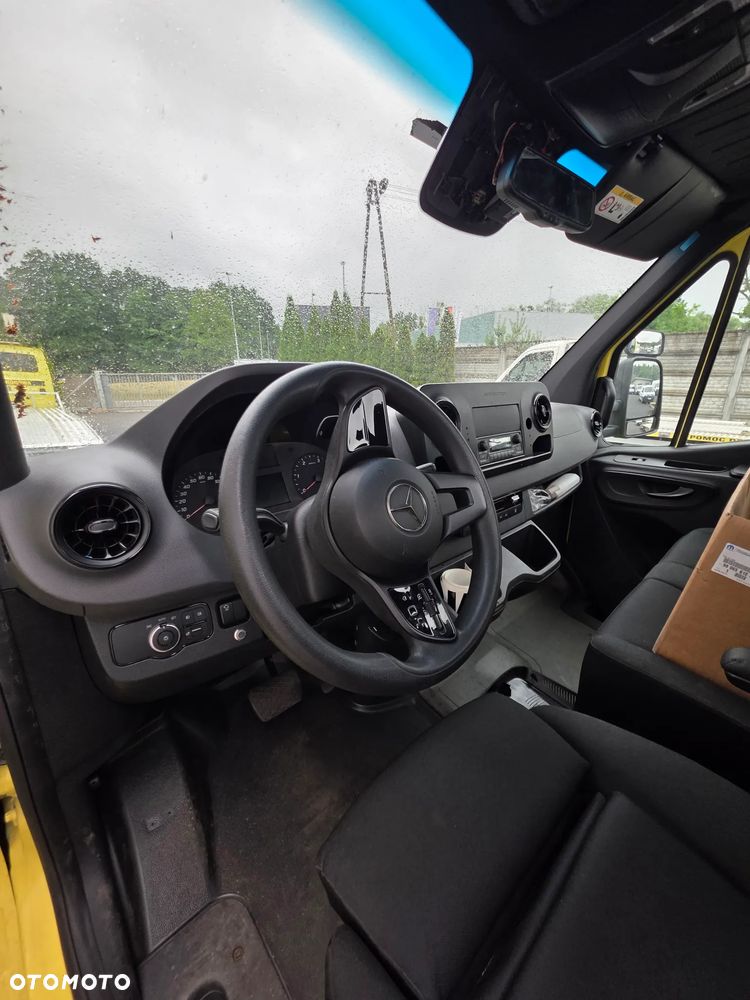 Mercedes-Benz Sprinter - 14