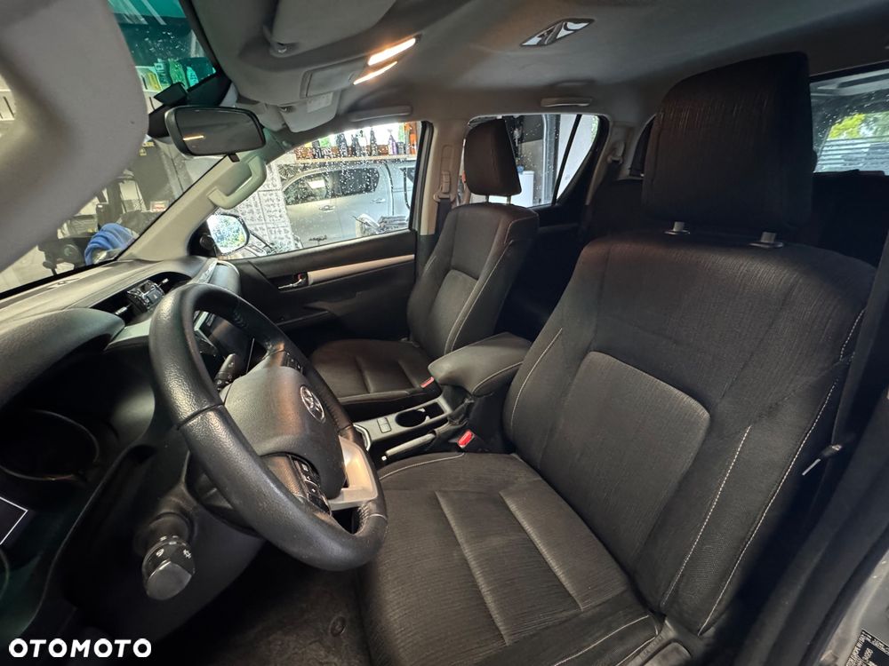 Toyota Hilux 2.4 D-4D Double Cab DLX 4x4 - 14