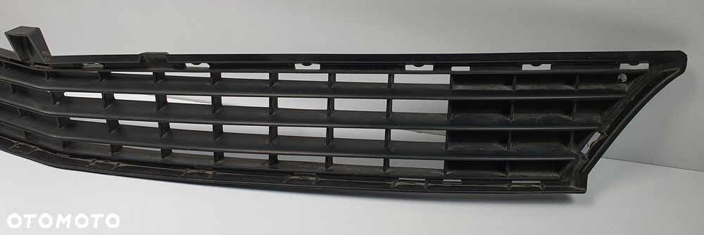 KRATKA ATRAPA ZDERZAKA PRZÓD MERCEDES W245 - 2