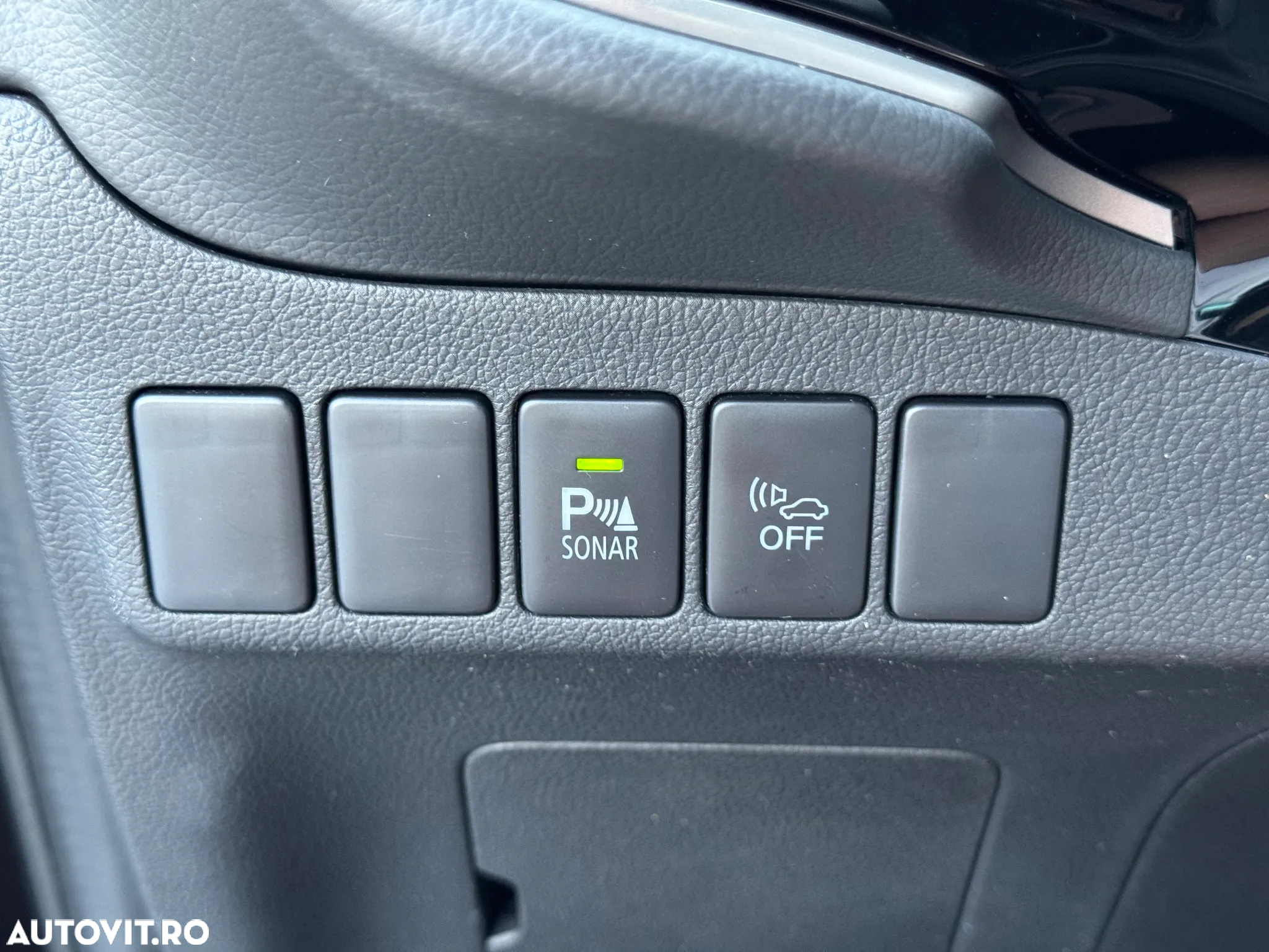 Mitsubishi Outlander 2.0 4WD Plug-In Hybrid - 31