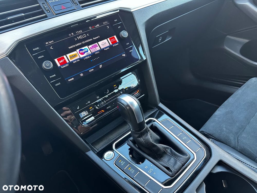 Volkswagen Passat 2.0 TDI Elegance DSG - 17