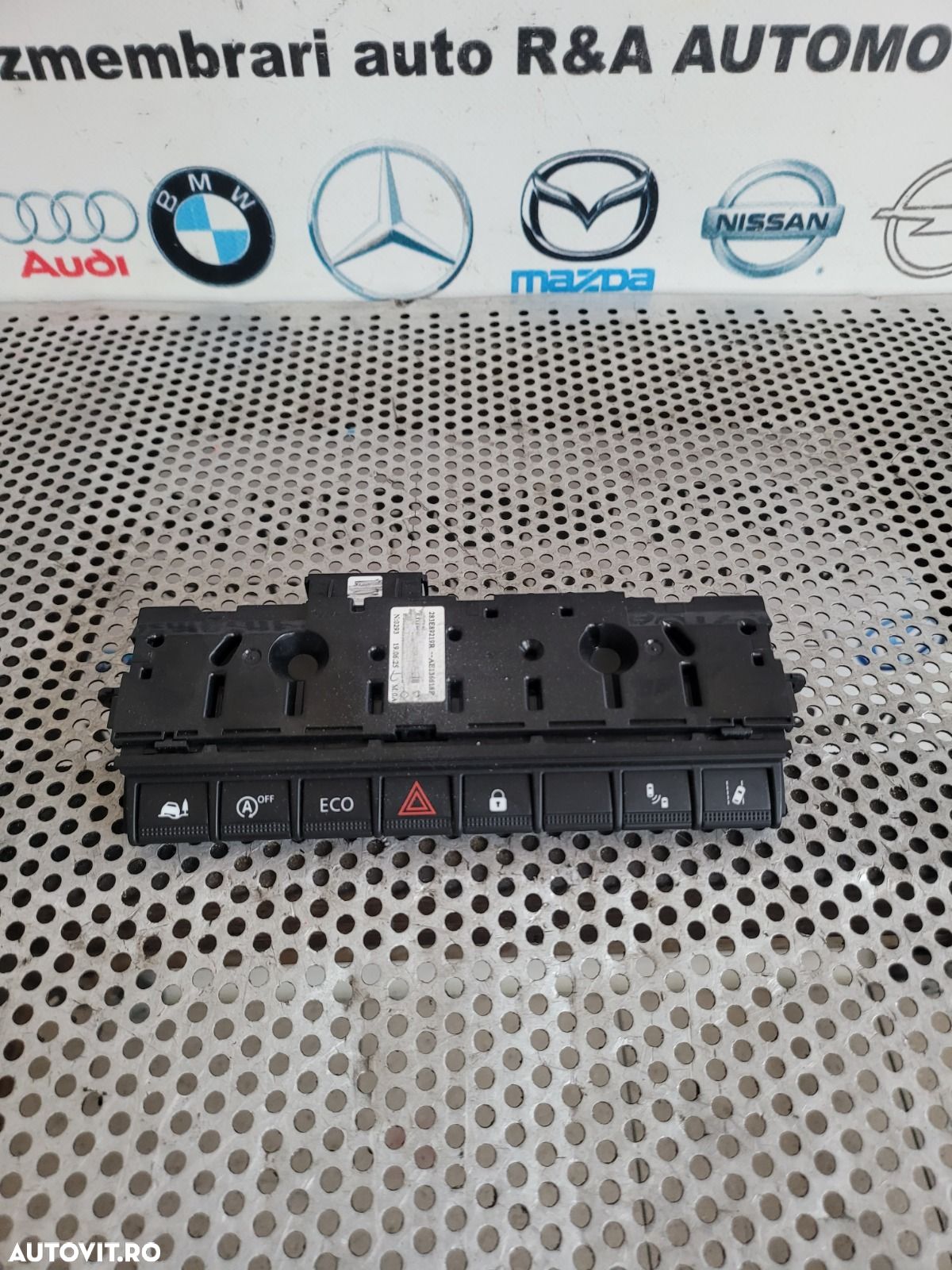 Butoane Buton Releu Semnalizare Avarii Renault Master An 2019-2020-2021-2022 Volan Stanga Dezmembrez Renault Master 3/4 An 2019-2020-2021-2022 2.3 Dci Cod Motor M9T F716 Bi-Turbo - 1