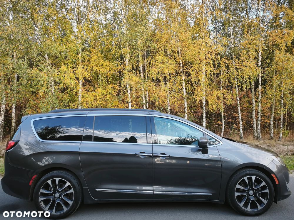 Chrysler Pacifica - 1