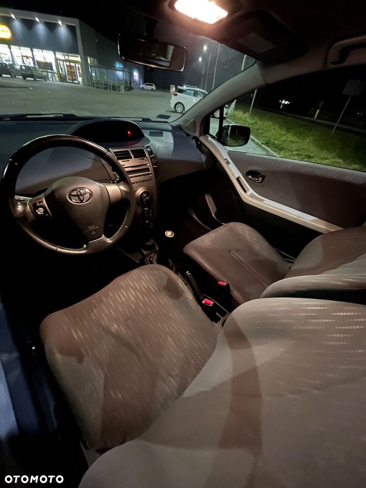 Toyota Yaris - 10