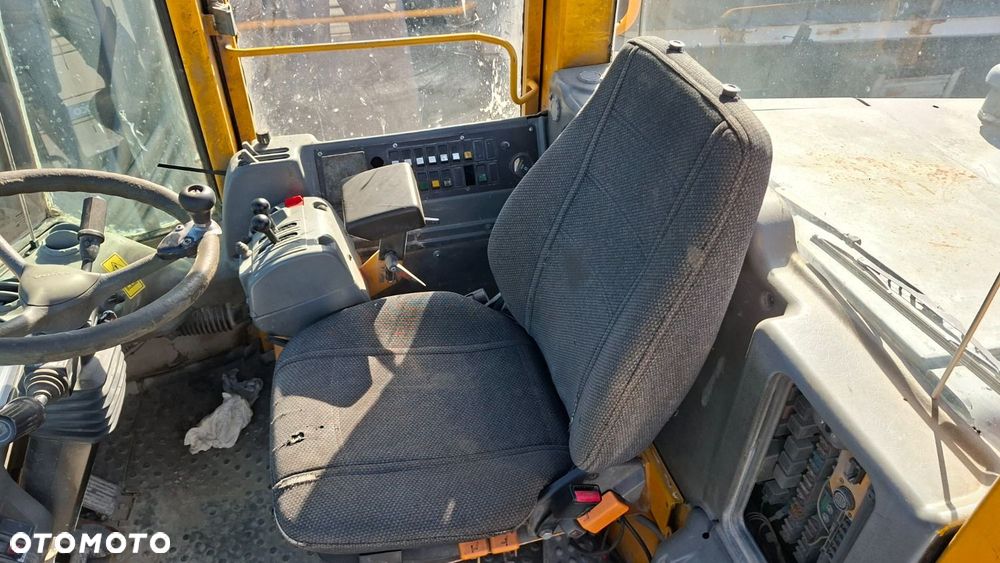 Volvo L 120 E 4X4 - 10