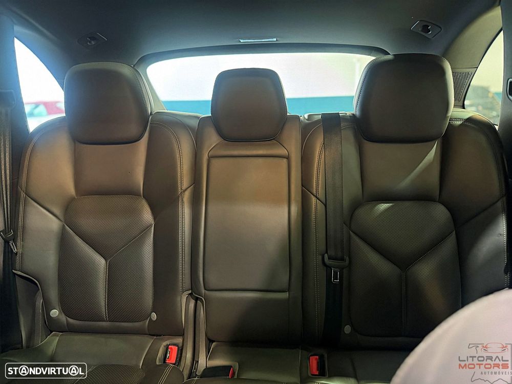 Porsche Cayenne Platinum Edition - 39