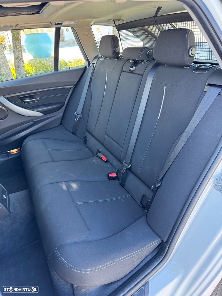 BMW 318 d Sport Line - 10
