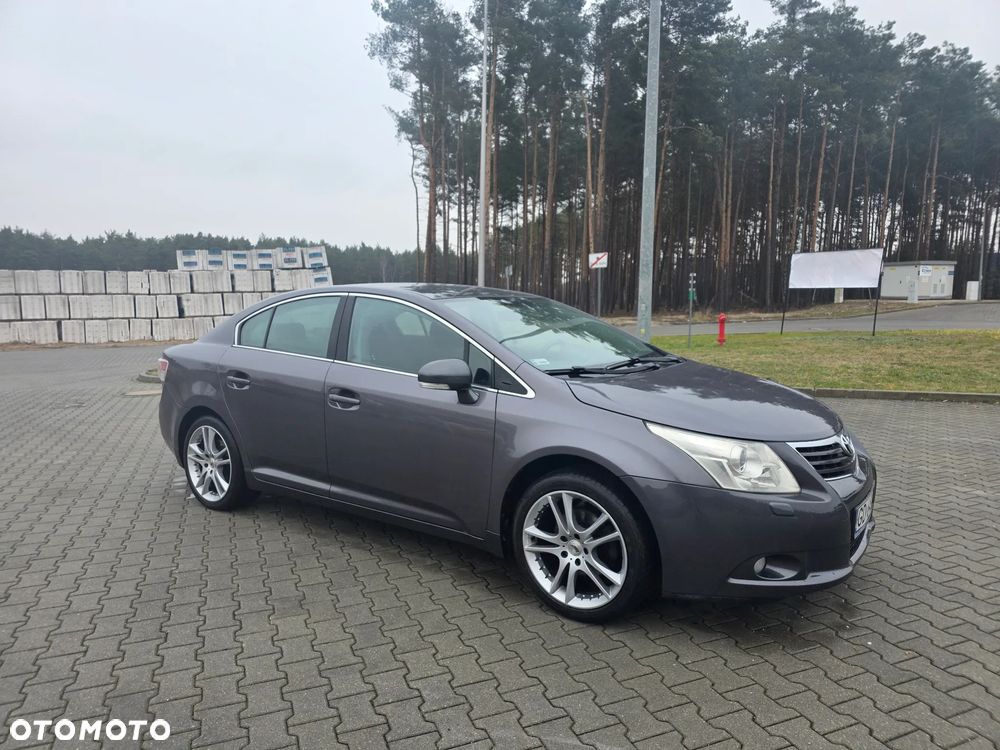 Toyota Avensis 1.8 Style - 12