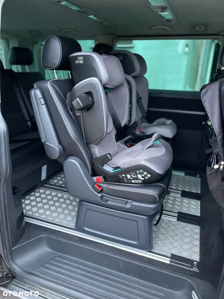 Volkswagen Multivan - 12