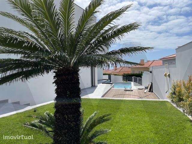Moradia T4 Exclusiva em Cascais | Piscina, Garagem para 5 Carros e Aca - Grande imagem: 2/57
