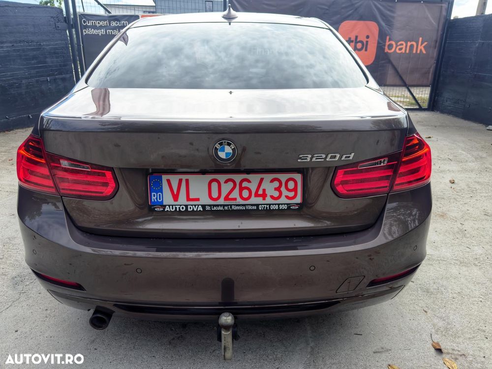 BMW Seria 3 320d Aut. Blue Performance Sport Line - 14
