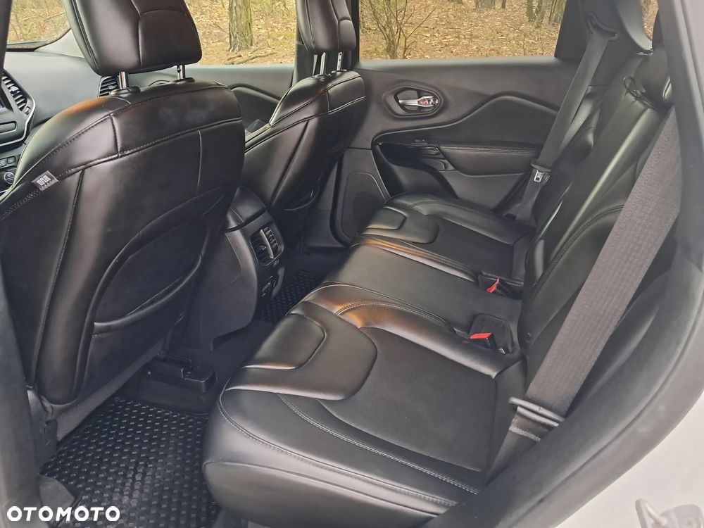Jeep Cherokee - 20