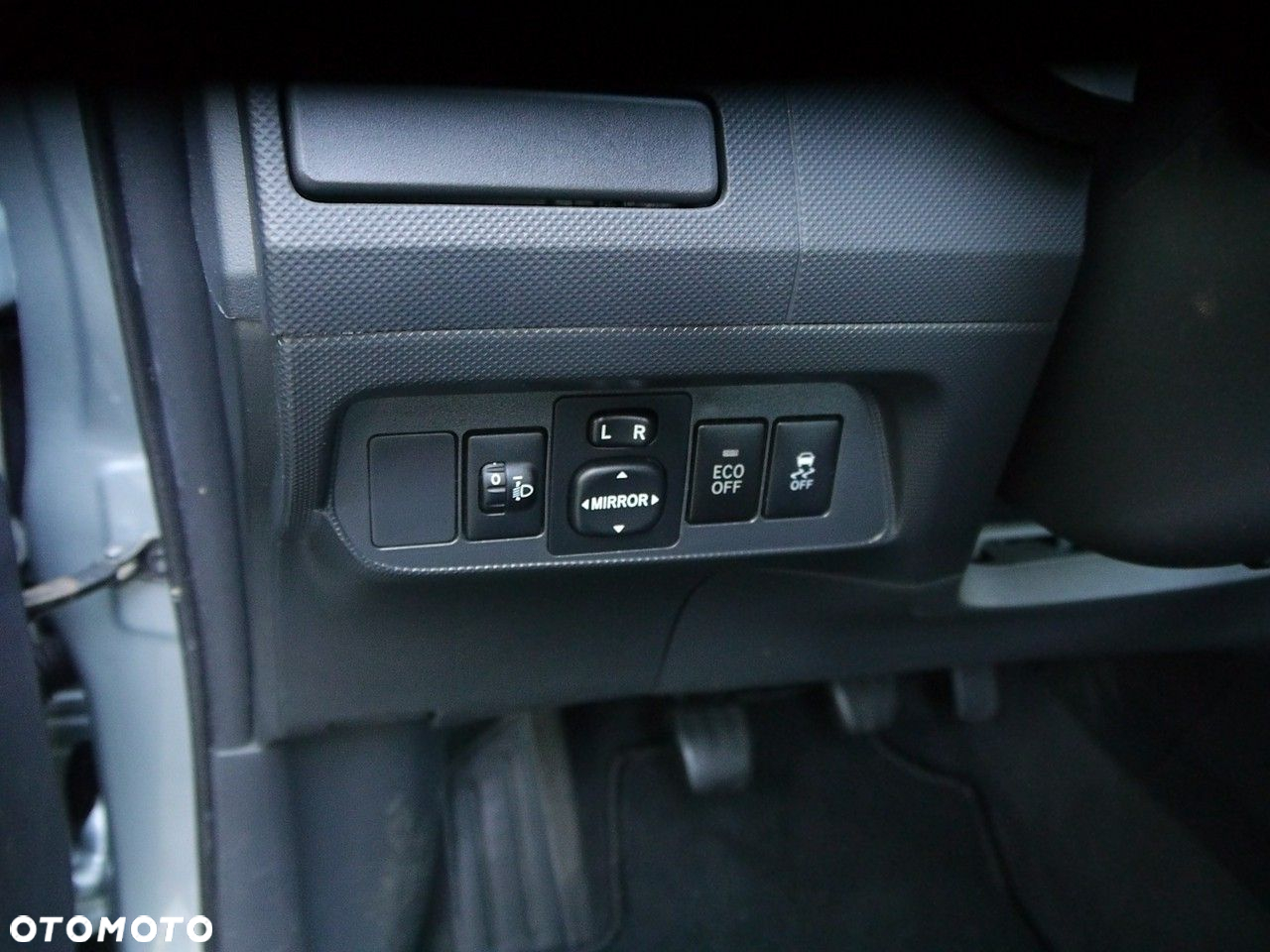 Toyota Auris 1.33 VVT-i Terra - 32