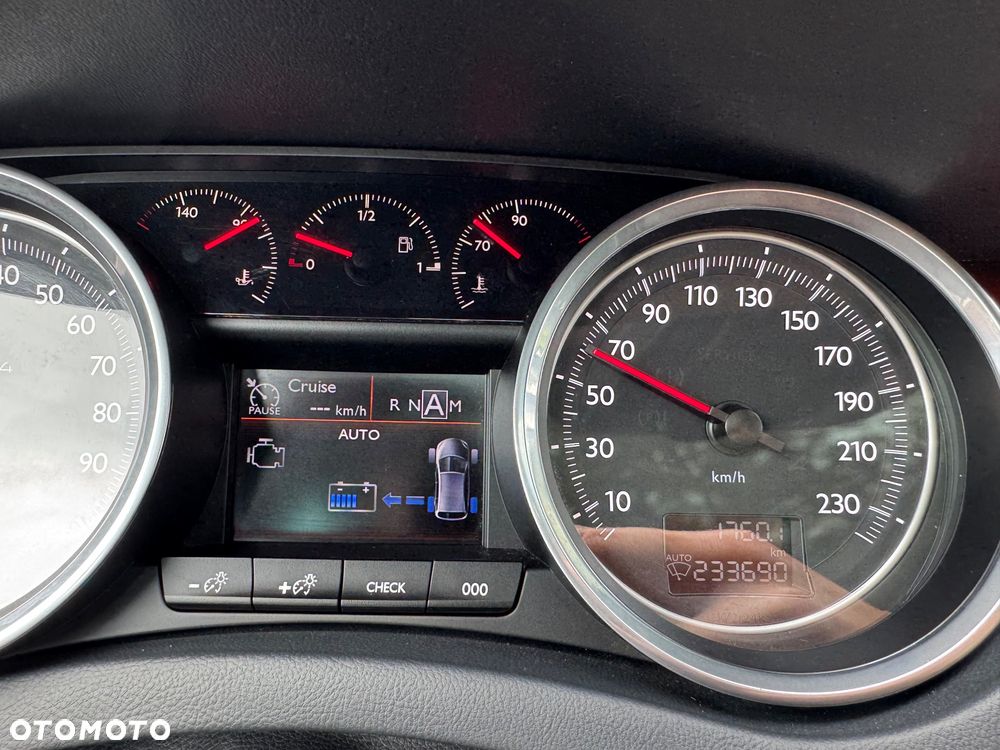 Peugeot 3008 2.0 HDi HYbrid4 - 8