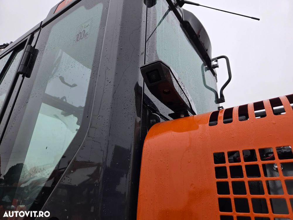 Hitachi ZX135-7, NOU, 2025, COMPACT-rotire gabarit senile, LAMA NIVELARE, Adancime sapaare 6m, Inst picon, camera spate, camere laterale, Consum 6l/h, Masa operationala 16t, Cupa 1,2m latime, Ridica 9t, latime 2,49m, leasing 5 ani ,PROMOTIE 133.900 Eur+Tva - 20