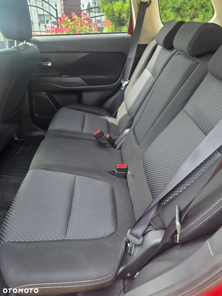 Mitsubishi Outlander 2.2 DI-D 4WD Automatik Instyle - 24