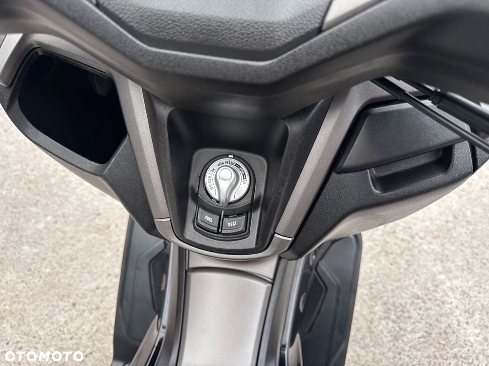 Yamaha NMAX - 15