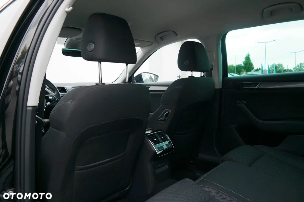Skoda Superb 2.0 TDI SCR 4x4 Style DSG - 9