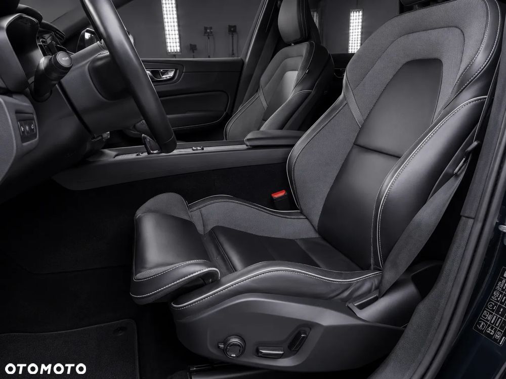 Volvo XC 60 B4 D Ultimate Dark - 13