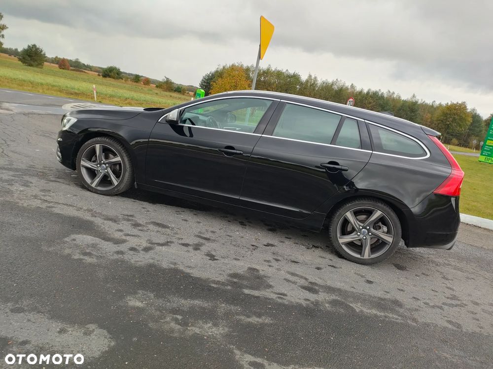 Volvo V60 D3 R-Design - 4