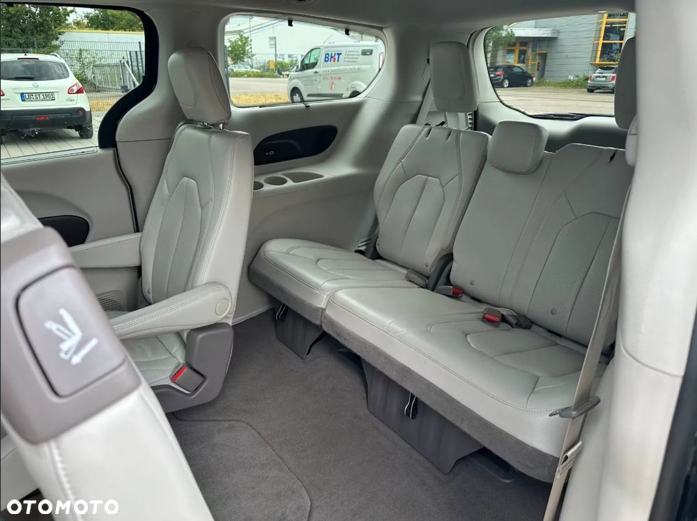 Chrysler Pacifica - 10