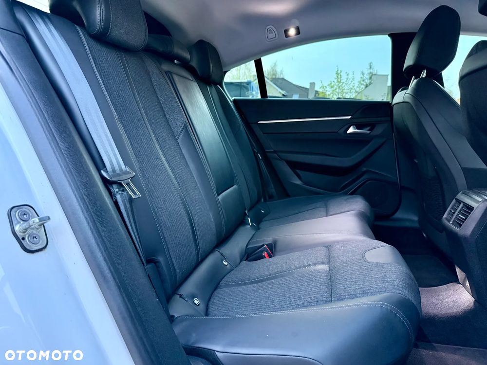 Peugeot 508 BlueHDi 130 EAT8 Allure - 21
