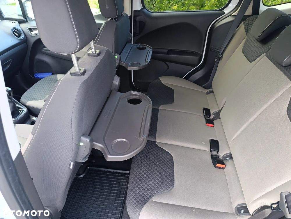 Ford Tourneo Courier 1.5 TDCi Titanium - 14