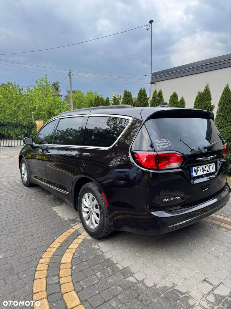 Chrysler Pacifica - 8