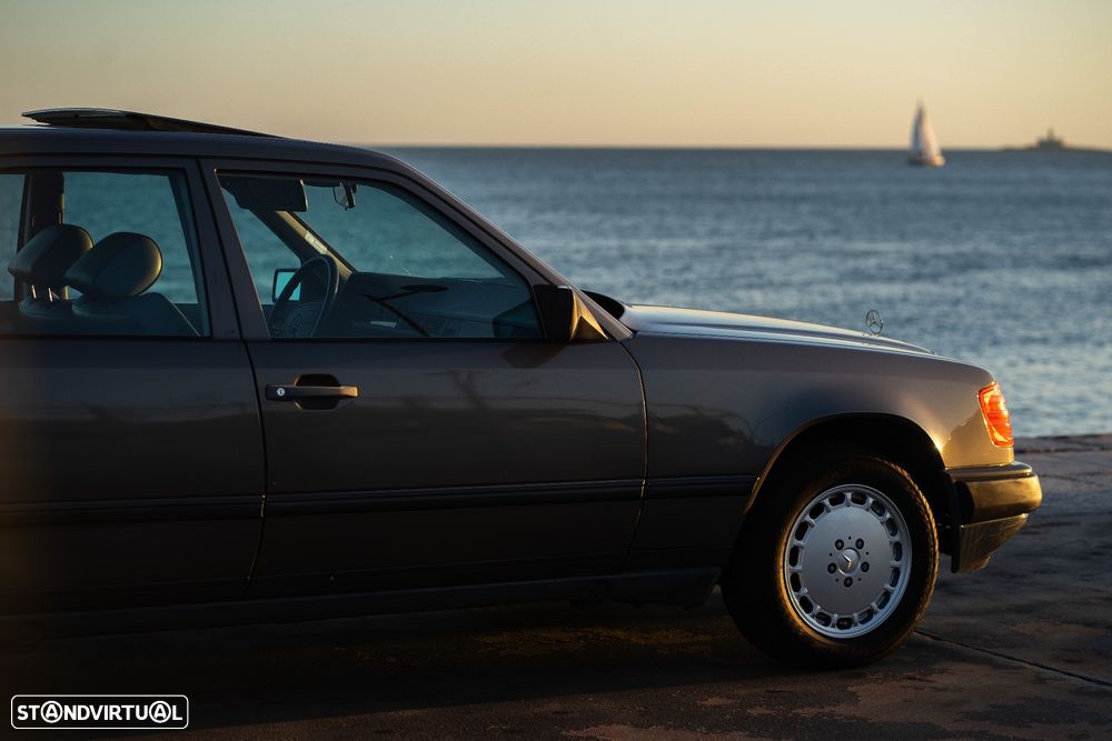 Mercedes-Benz W124 (1984-1997) 300 D Turbo - 38