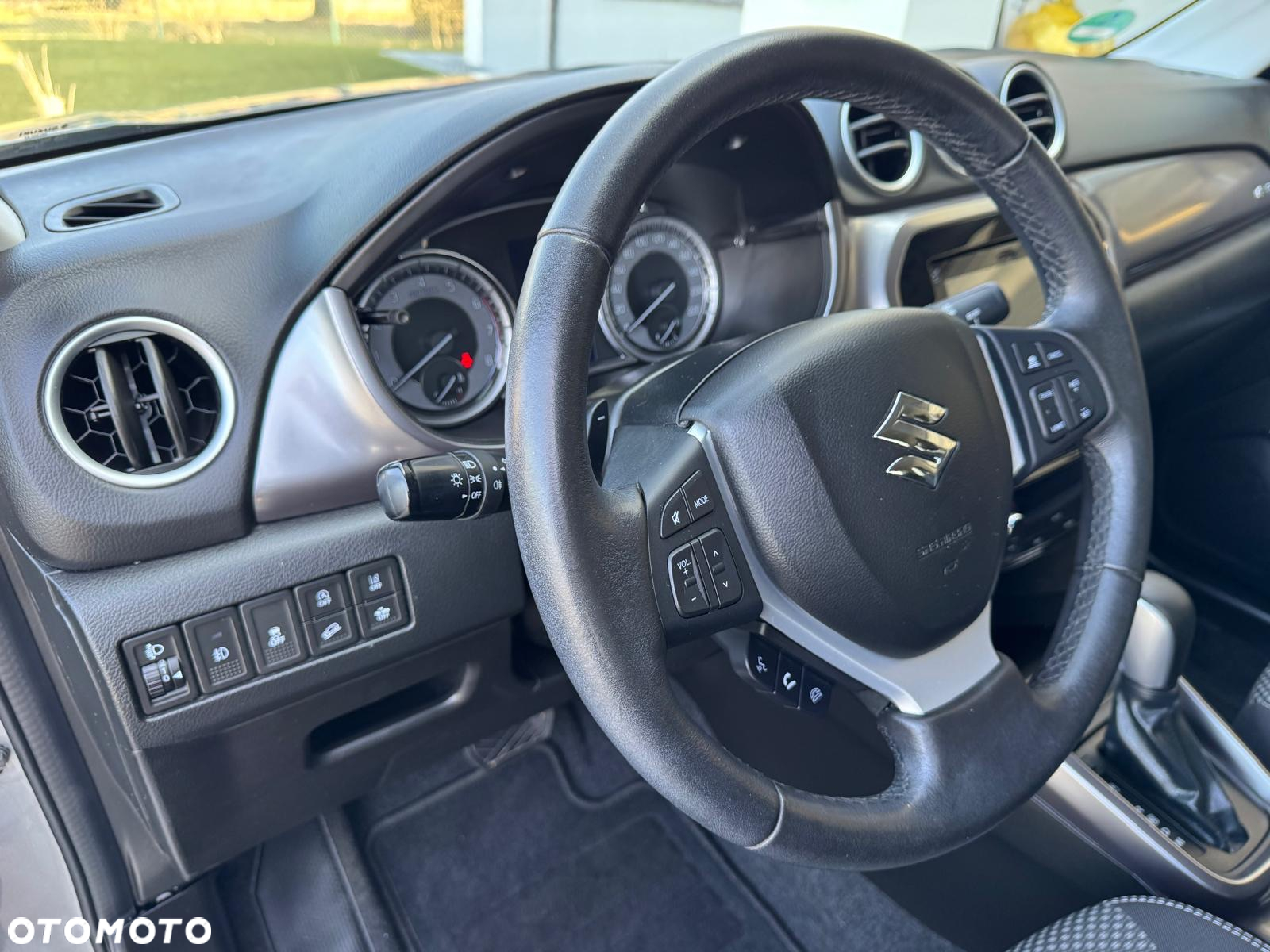 Suzuki Vitara 1.0 Boosterjet Premium 4WD - 17