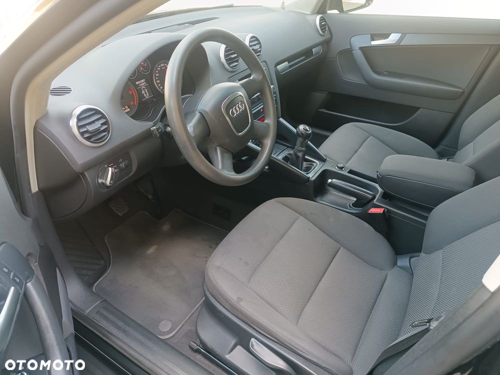 Audi A3 Sportback 1.6 TDI DPF Attraction - 9