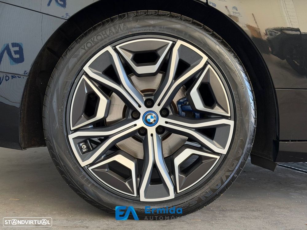 BMW iX xDrive 40 Pack Desportivo - 13