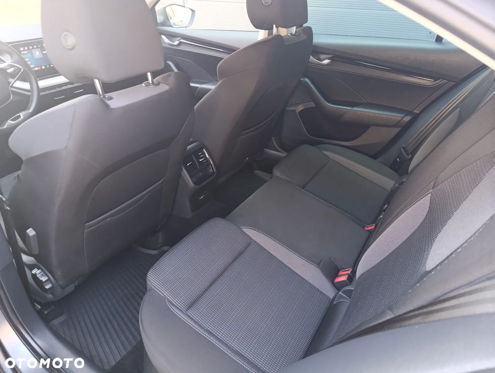 Skoda Octavia 1.5 TSI mHEV Selection DSG - 9