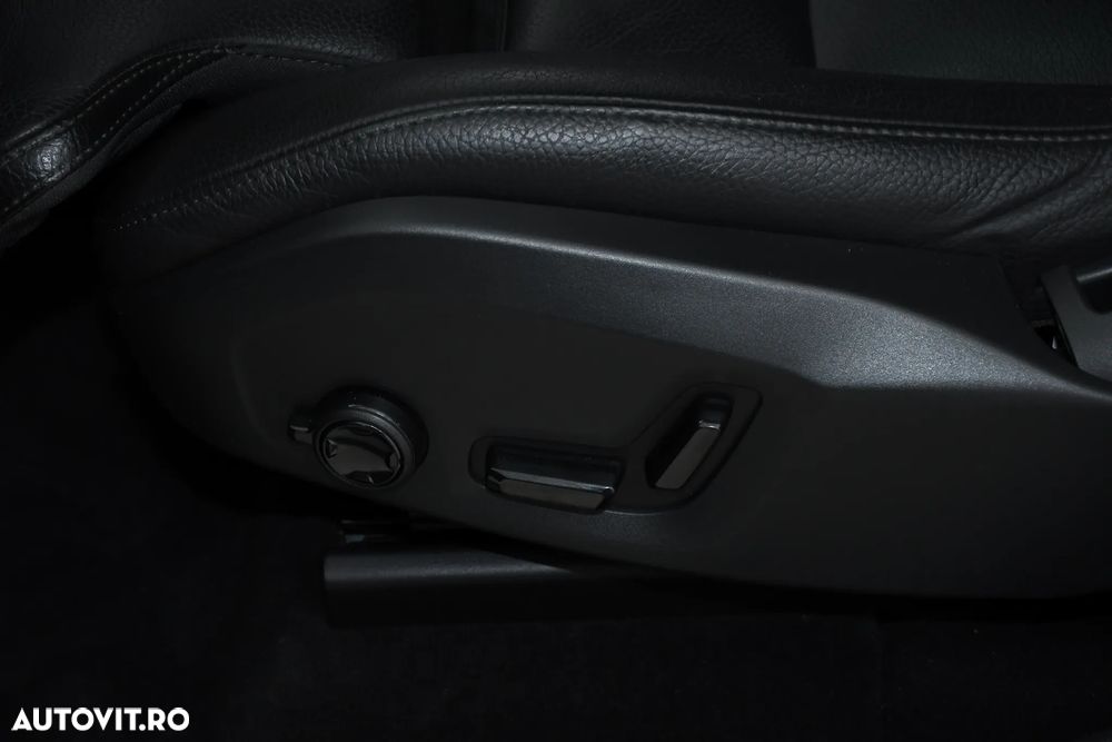Volvo XC 60 Recharge T8 Twin Engine eAWD Inscription - 28