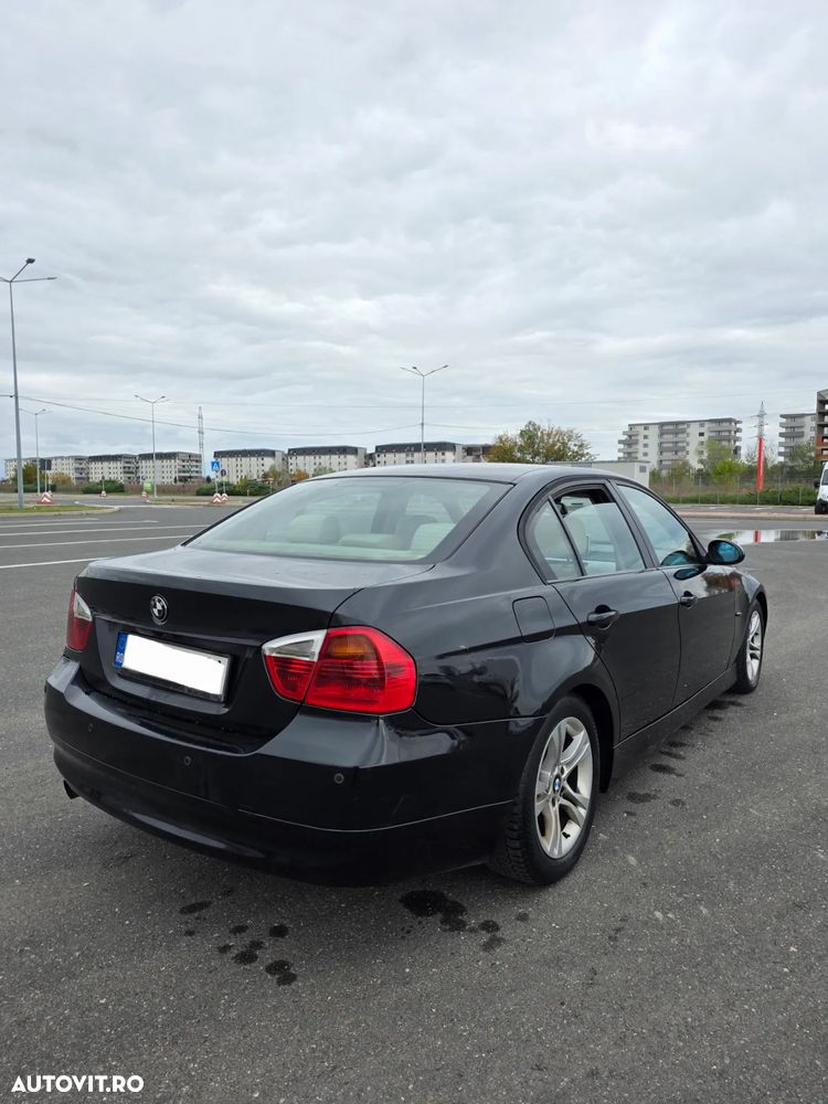 BMW Seria 3 320d DPF Touring Aut. - 9