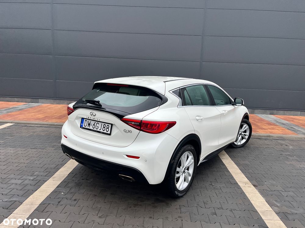 Infiniti Q30 1.6t Premium 7DCT - 5