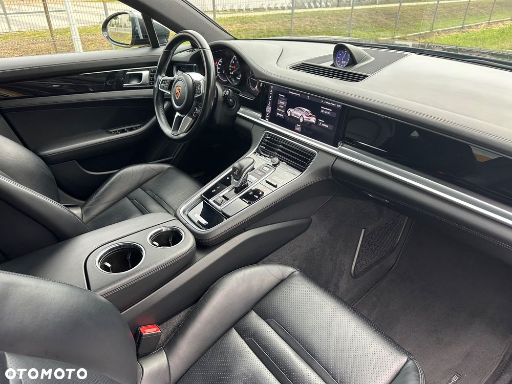 Porsche Panamera 4 E-Hybrid - 13
