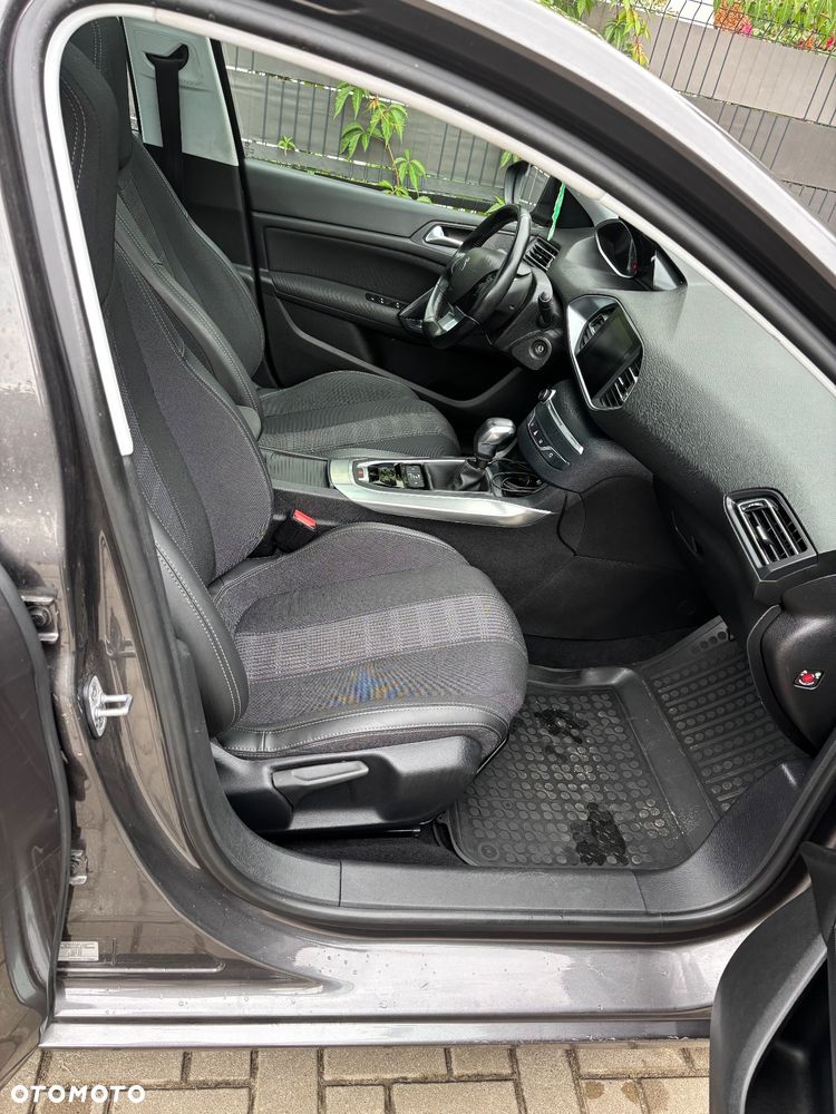 Peugeot 308 1.2 PureTech Active S&S EAT6 - 22